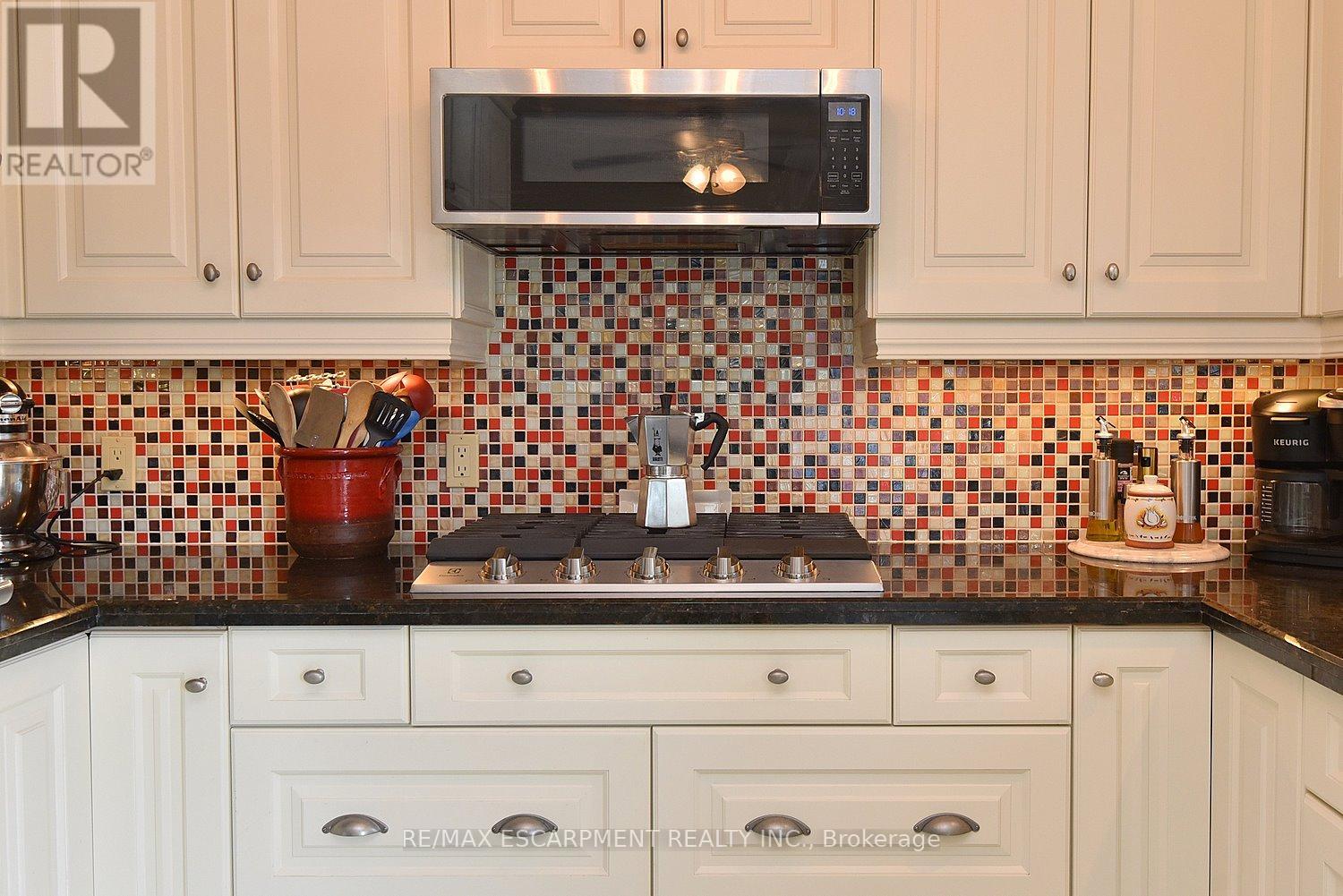 11 Jacqueline Boulevard, Hamilton, Ontario  L9B 2R1 - Photo 17 - X12349534