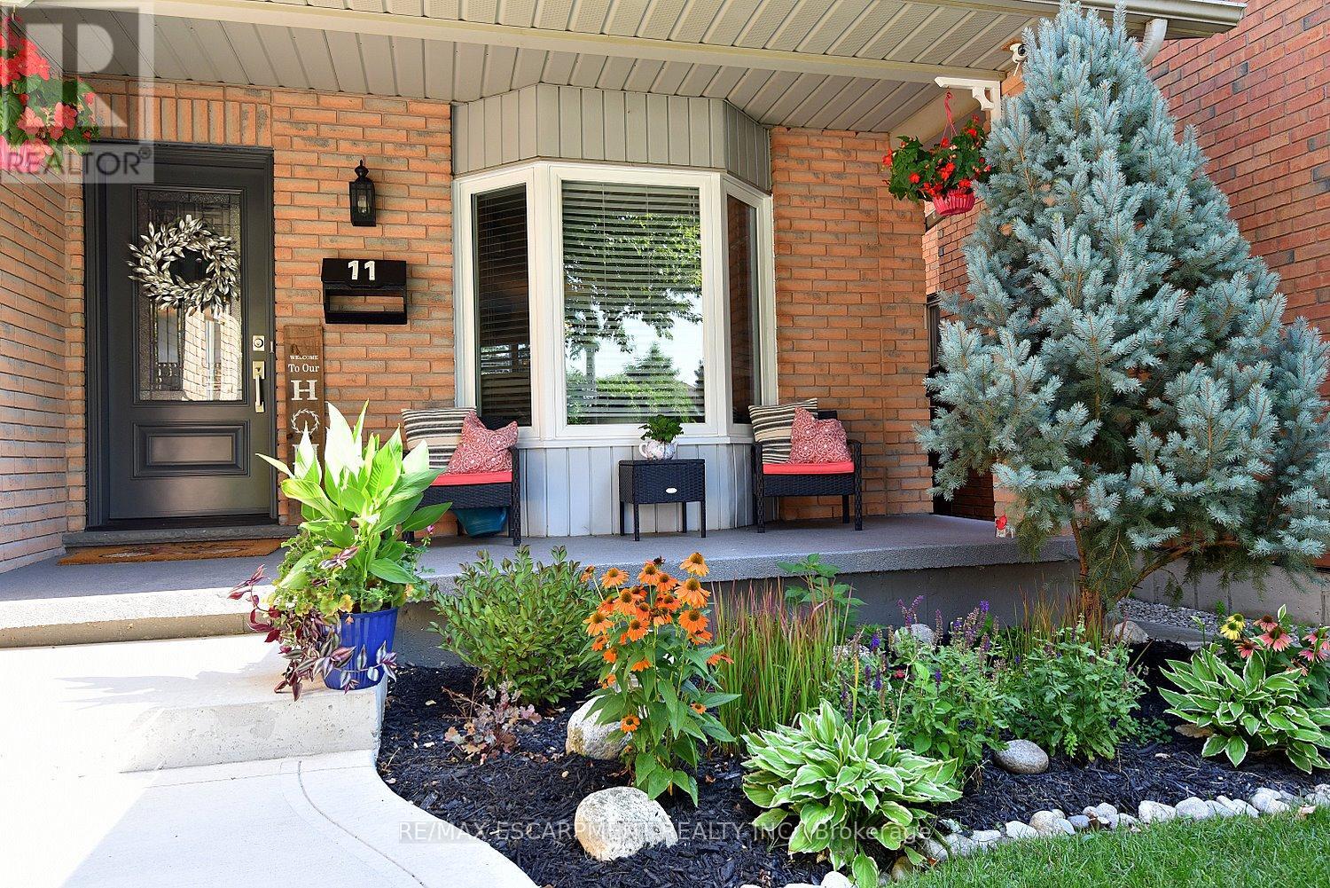 11 Jacqueline Boulevard, Hamilton, Ontario  L9B 2R1 - Photo 4 - X12349534