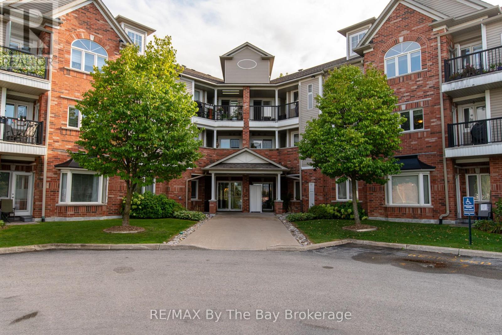 211 - 16 Westbury Road, Wasaga Beach, Ontario  L9Z 0B8 - Photo 1 - S12201538