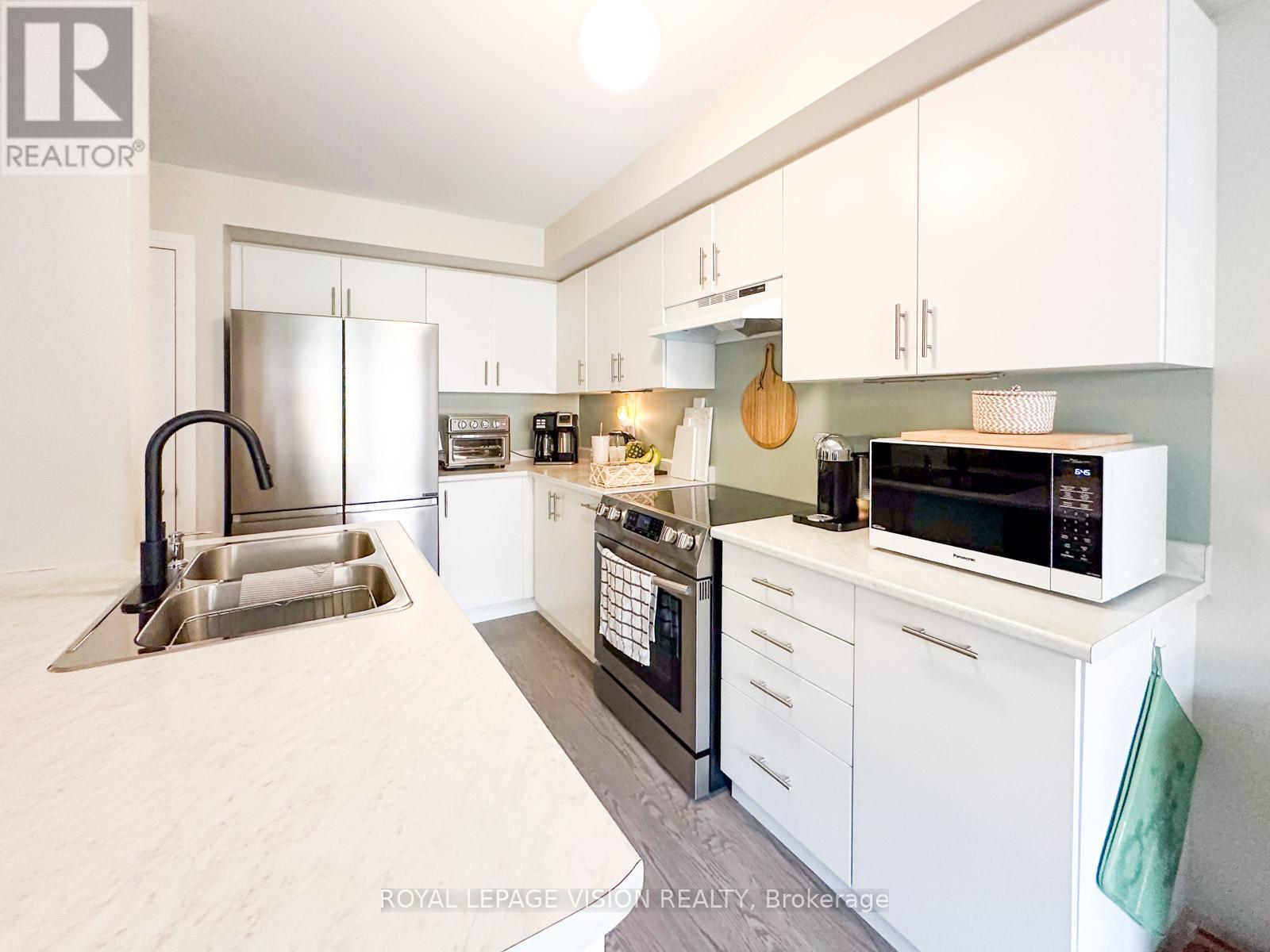 74 Caspian Square, Clarington, Ontario  L1C 7G4 - Photo 8 - E12349547