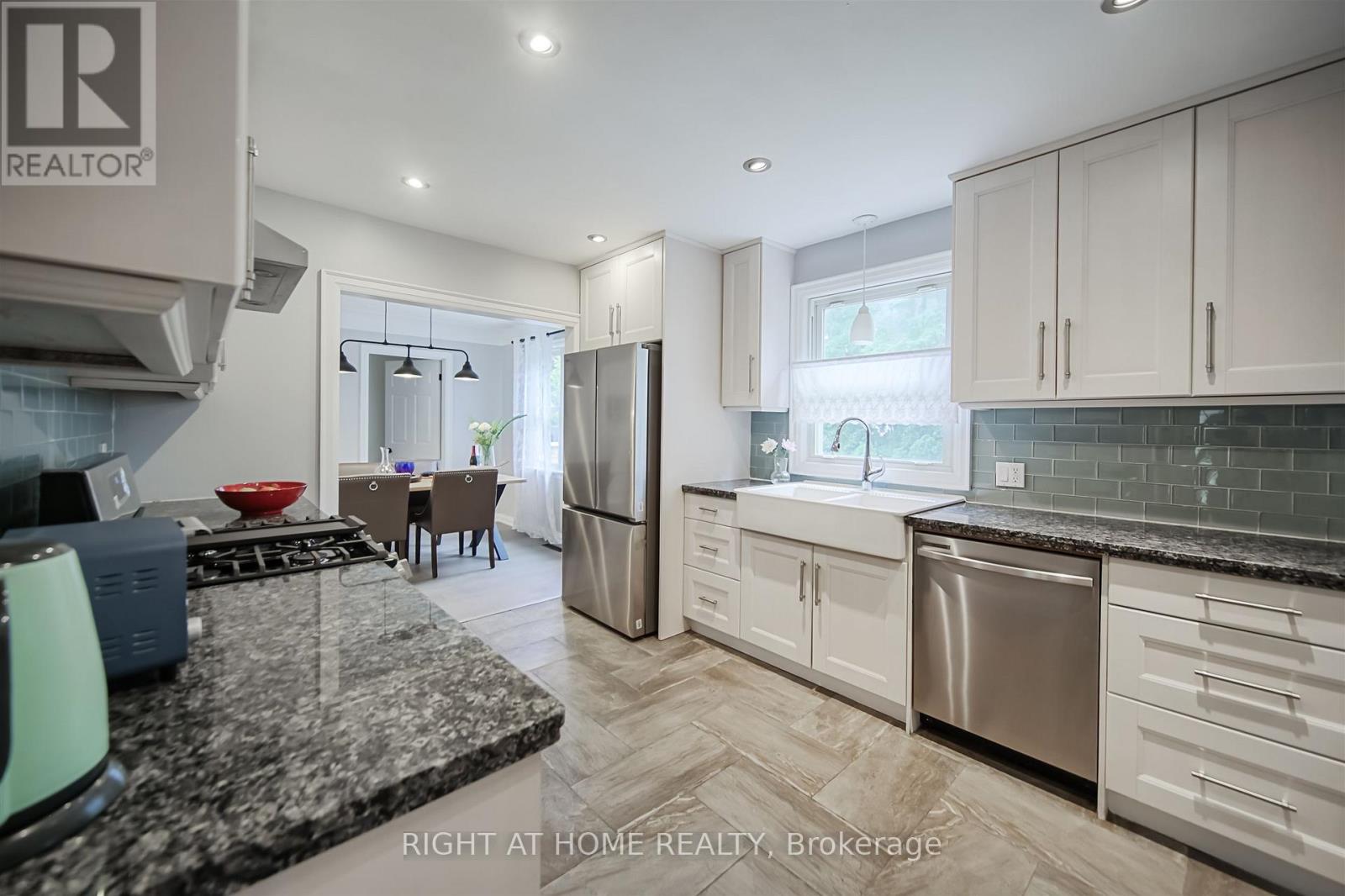 388 Lark Avenue, Burlington, Ontario  L7T 2T2 - Photo 18 - W12349583