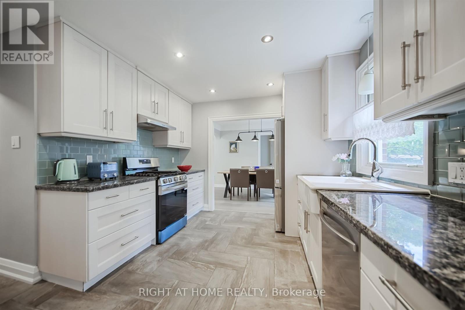 388 Lark Avenue, Burlington, Ontario  L7T 2T2 - Photo 19 - W12349583