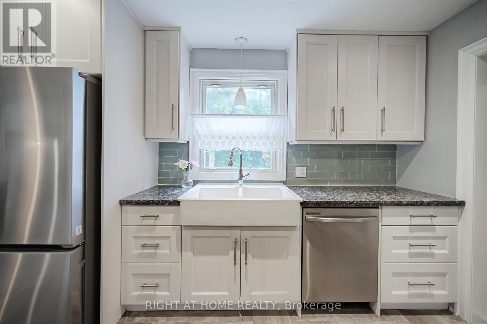 388 Lark Avenue, Burlington, Ontario  L7T 2T2 - Photo 20 - W12349583