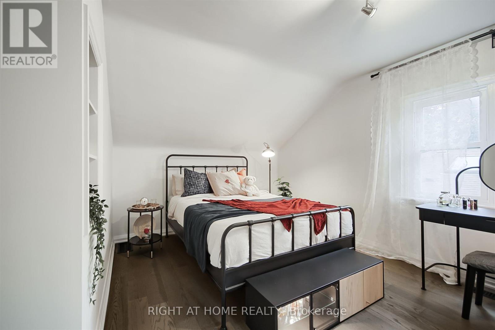 388 Lark Avenue, Burlington, Ontario  L7T 2T2 - Photo 21 - W12349583