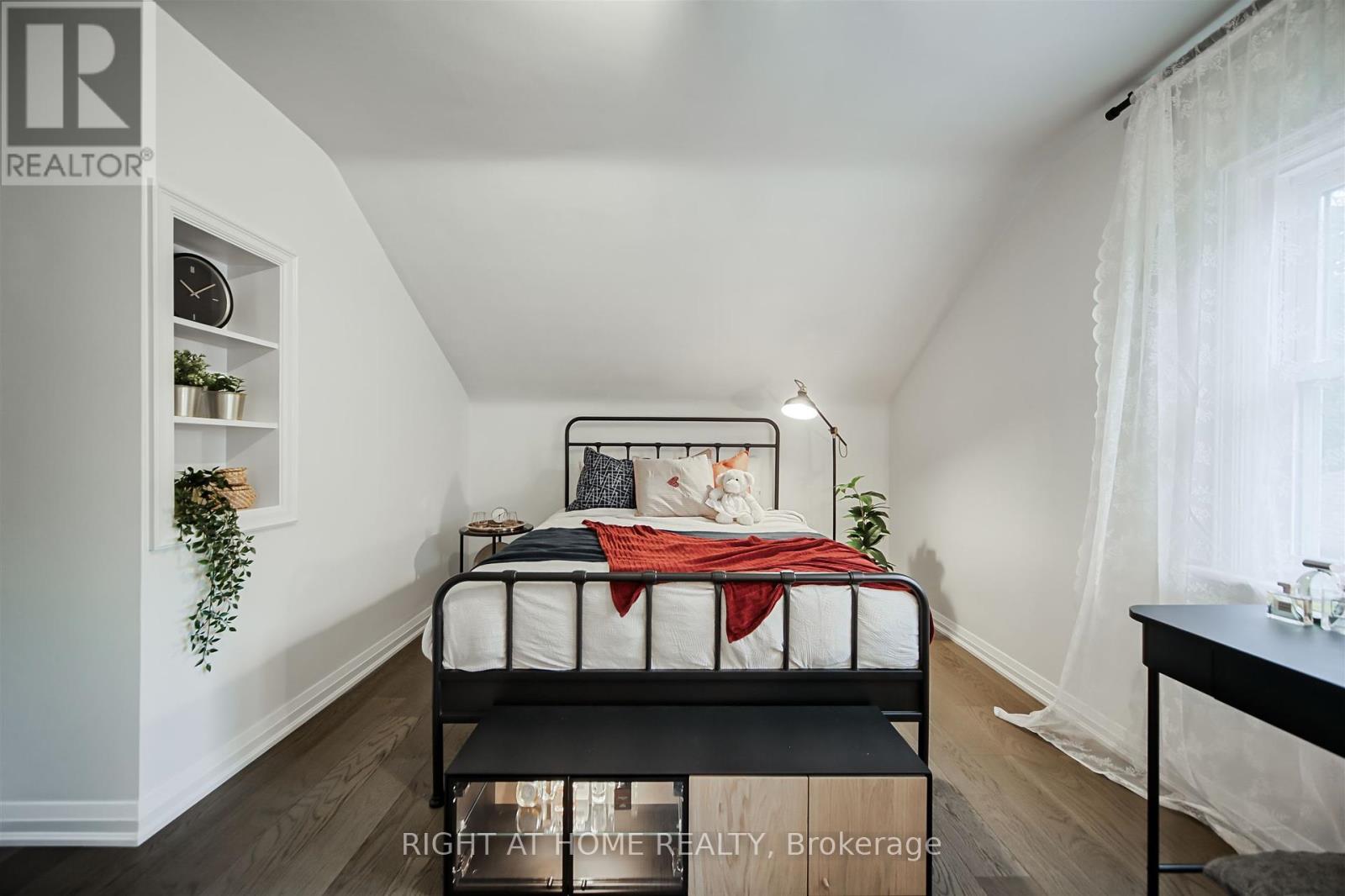 388 Lark Avenue, Burlington, Ontario  L7T 2T2 - Photo 22 - W12349583
