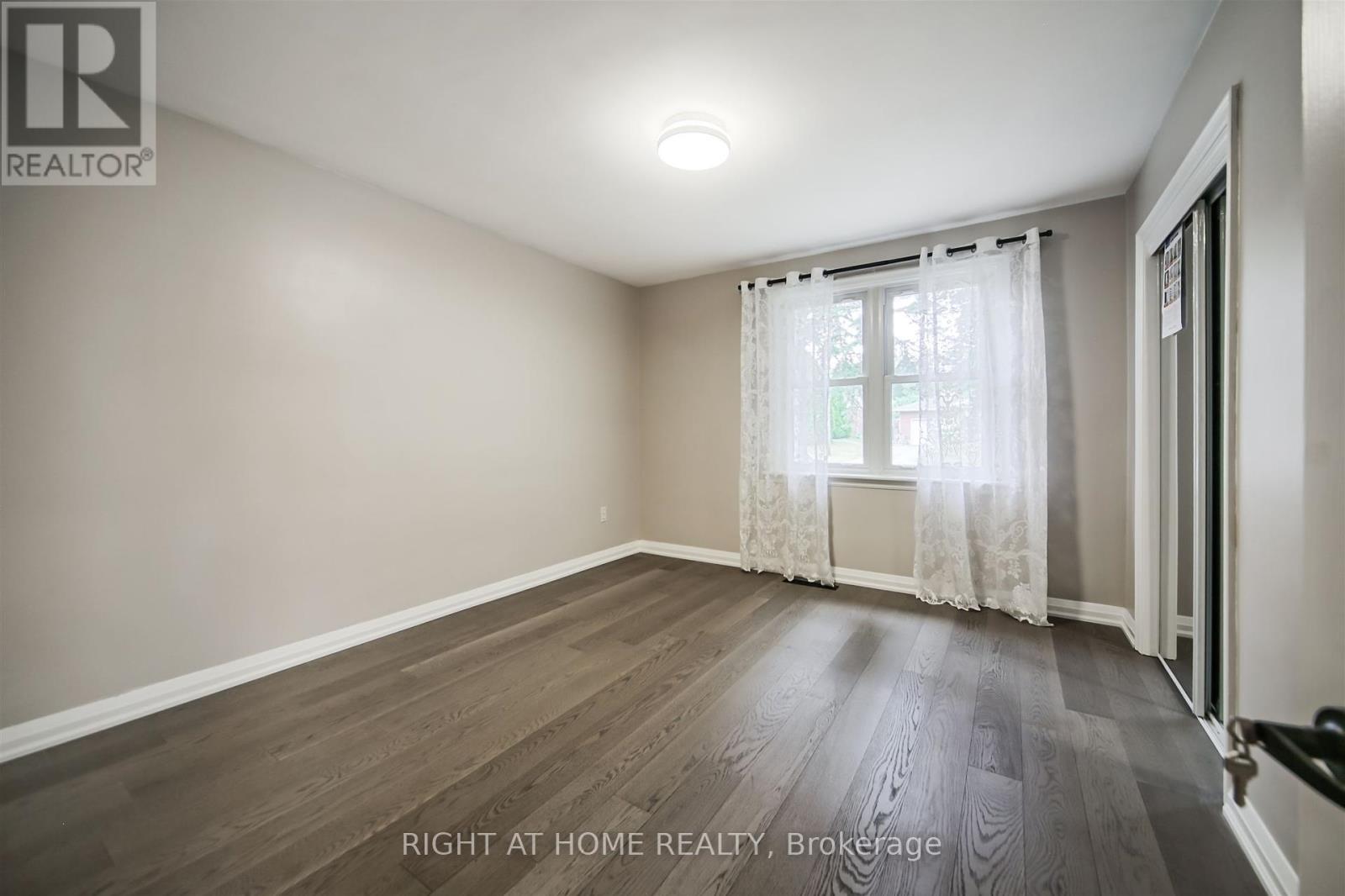 388 Lark Avenue, Burlington, Ontario  L7T 2T2 - Photo 27 - W12349583