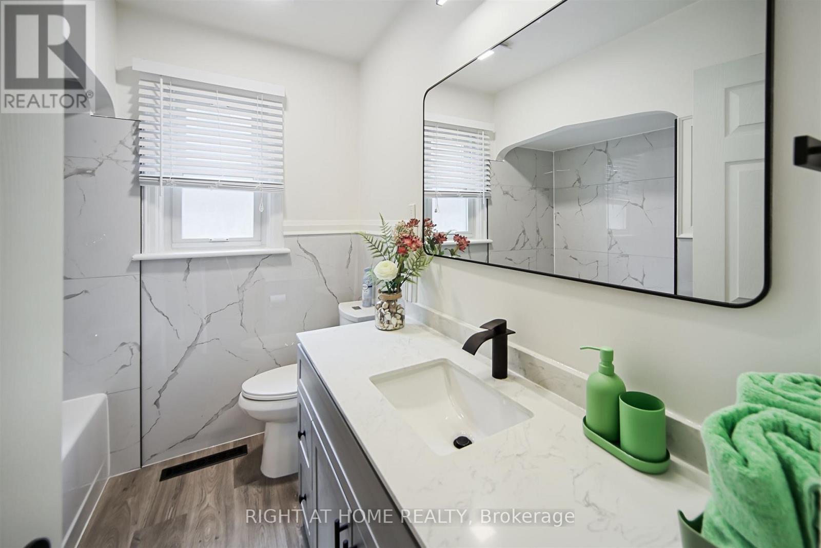388 Lark Avenue, Burlington, Ontario  L7T 2T2 - Photo 28 - W12349583