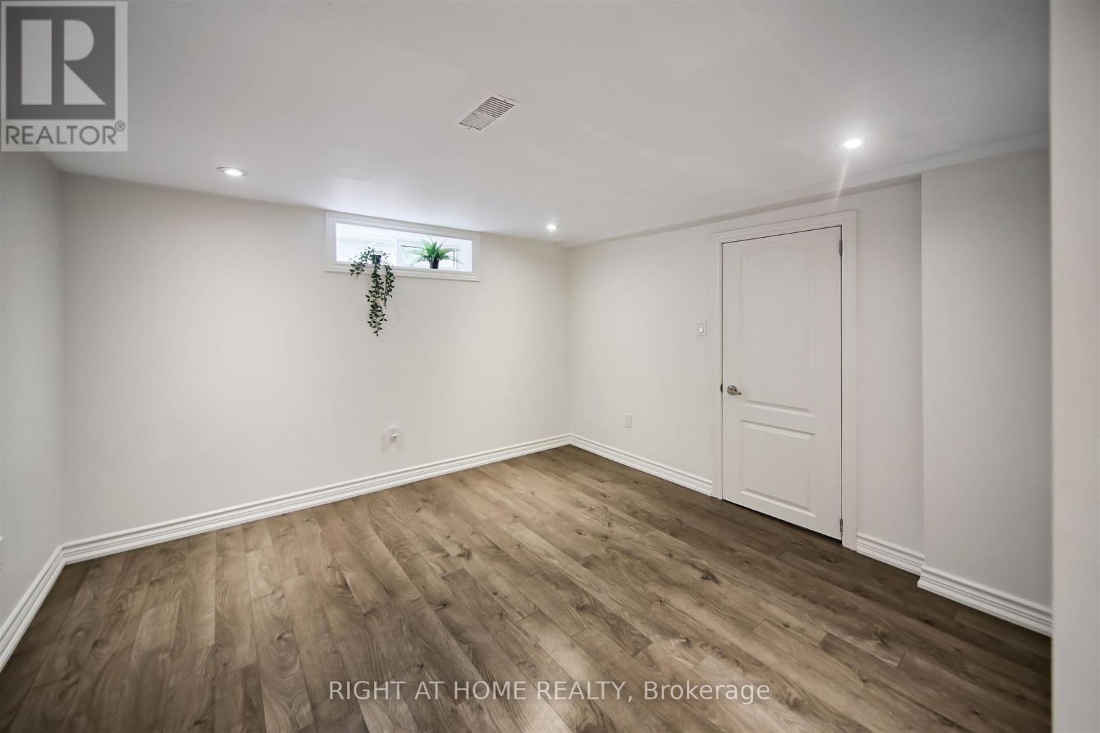 388 Lark Avenue, Burlington, Ontario  L7T 2T2 - Photo 32 - W12349583