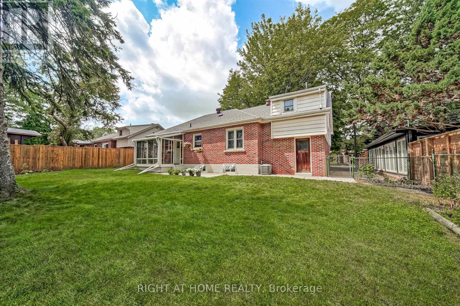 388 Lark Avenue, Burlington, Ontario  L7T 2T2 - Photo 35 - W12349583
