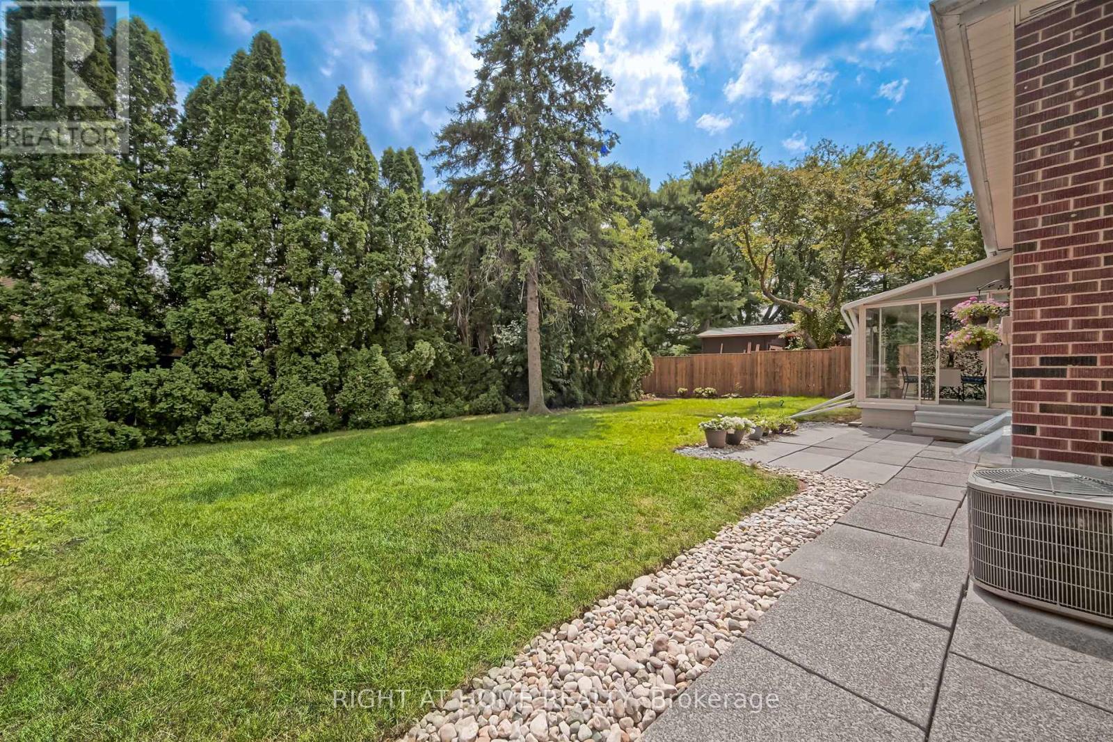 388 Lark Avenue, Burlington, Ontario  L7T 2T2 - Photo 36 - W12349583