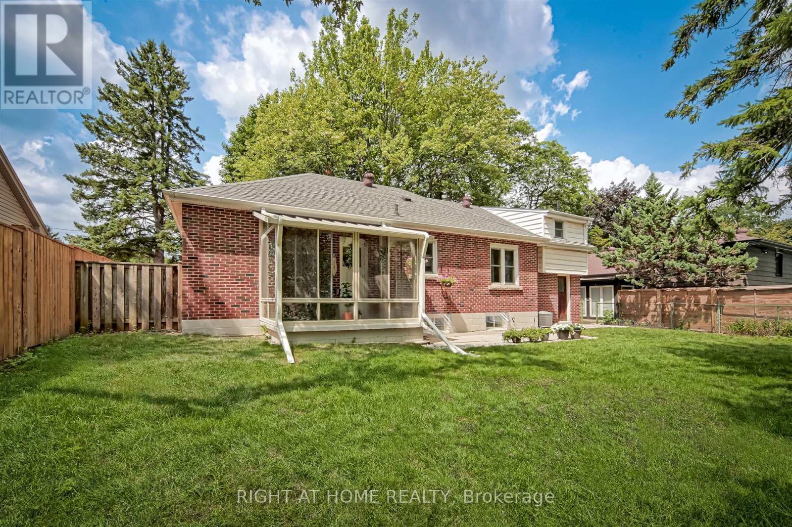 388 Lark Avenue, Burlington, Ontario  L7T 2T2 - Photo 37 - W12349583