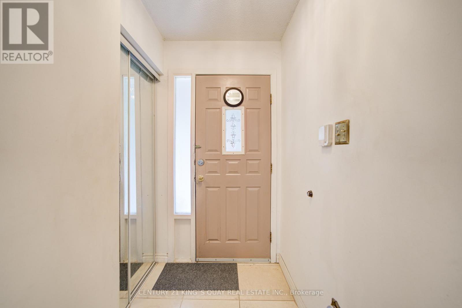 Property at 6 COTTSMORE CRESCENT image 4