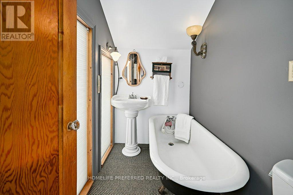 157 Crescent Street, Peterborough Central, Ontario  K9J 2G4 - Photo 31 - X12349610