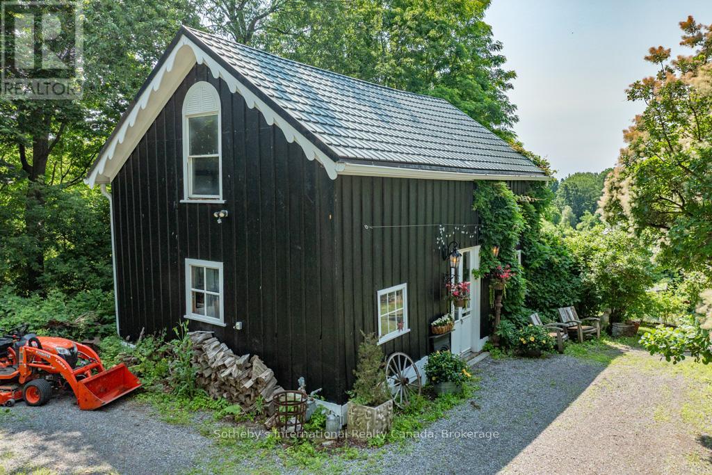 22 Hauser Place, Hamilton, Ontario  L9H 5E1 - Photo 2 - X12349623