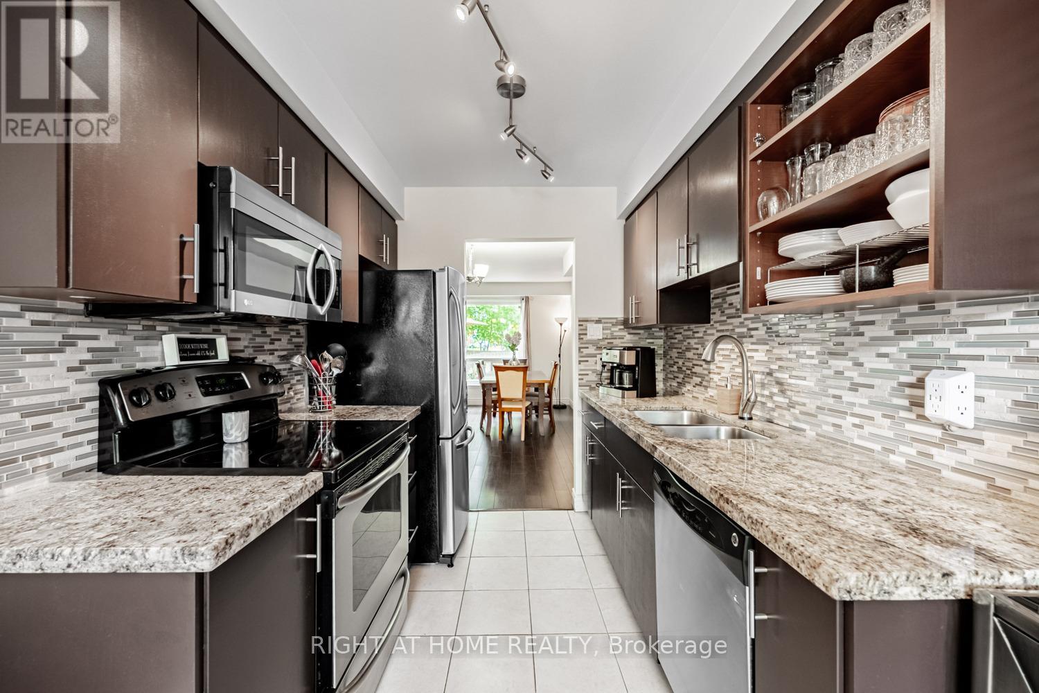 19 - 345 Meadows Boulevard W, Mississauga, Ontario L4Z 1G5 - Photo 10 - W12349605