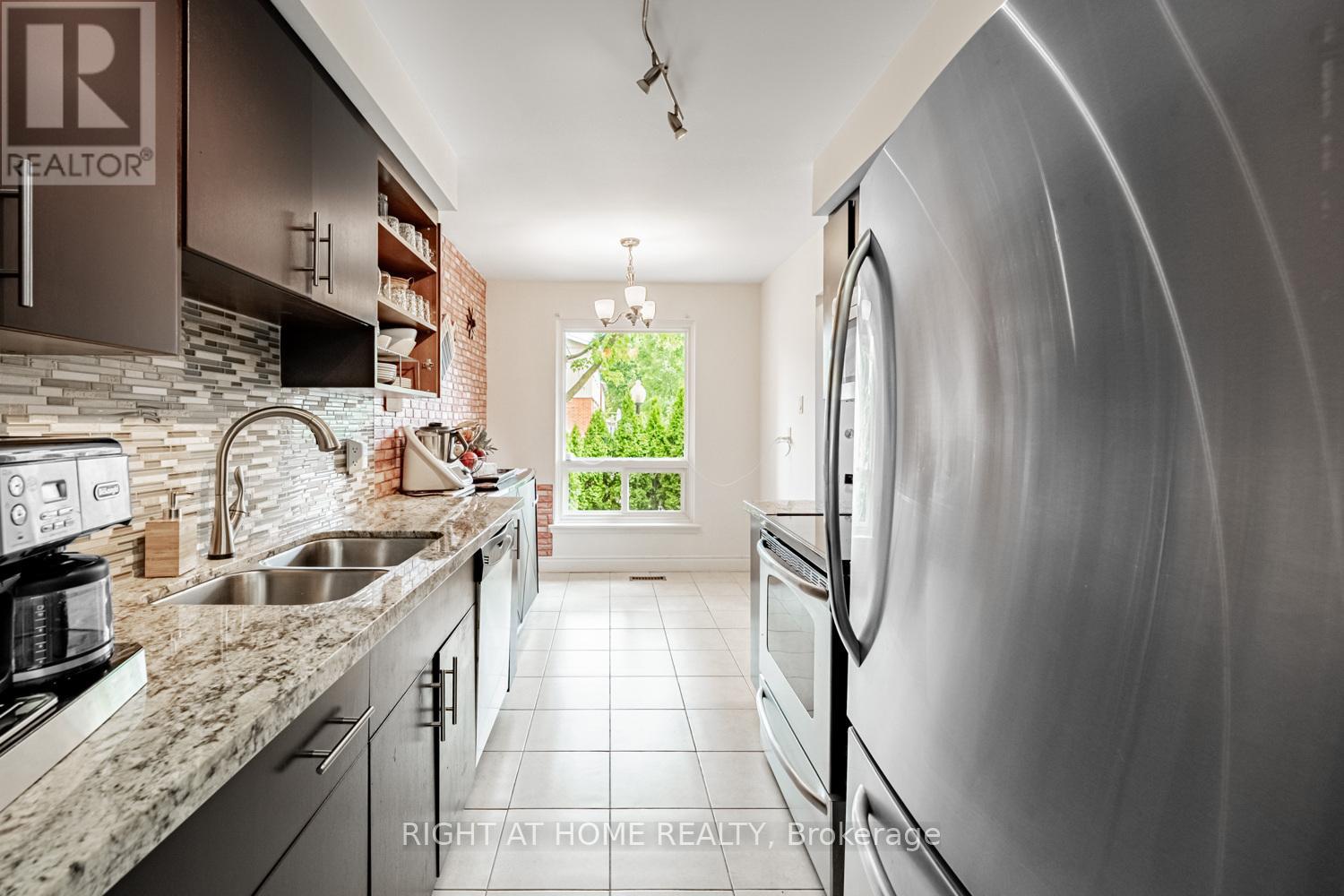 19 - 345 Meadows Boulevard W, Mississauga, Ontario L4Z 1G5 - Photo 11 - W12349605