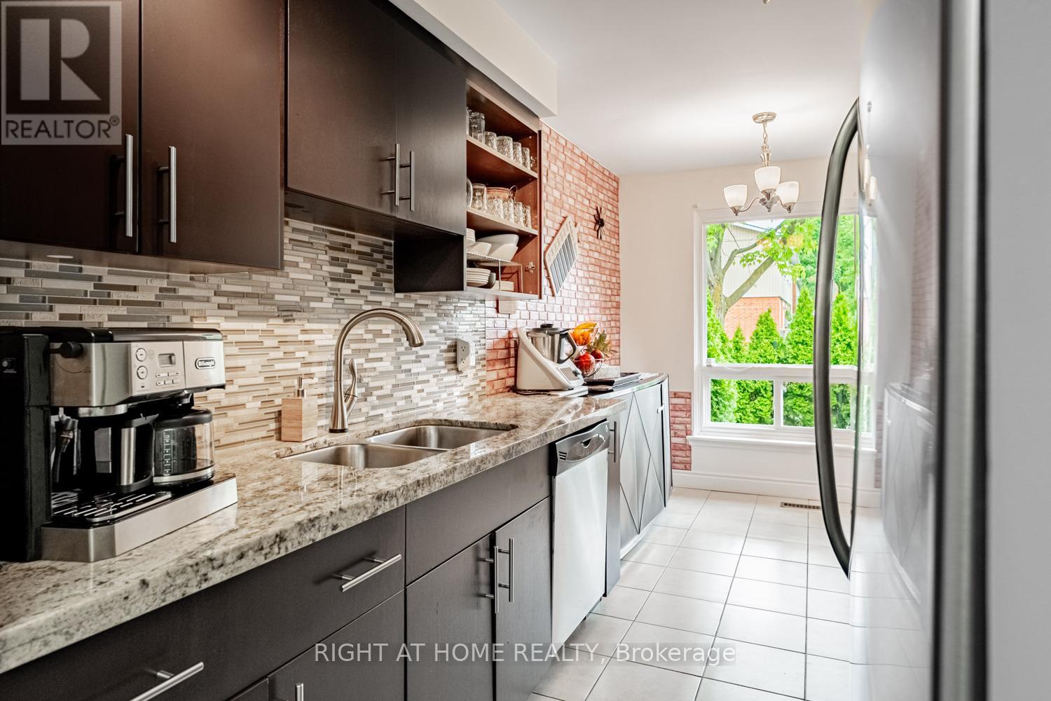 19 - 345 Meadows Boulevard W, Mississauga, Ontario L4Z 1G5 - Photo 12 - W12349605