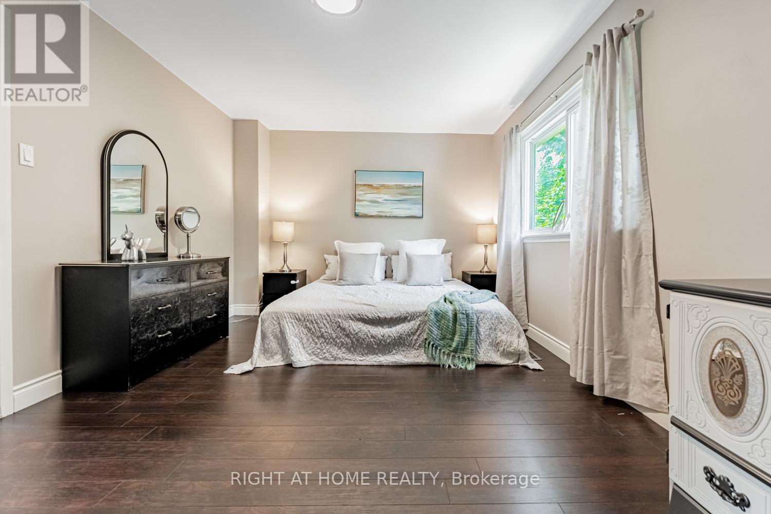 19 - 345 Meadows Boulevard W, Mississauga, Ontario L4Z 1G5 - Photo 22 - W12349605