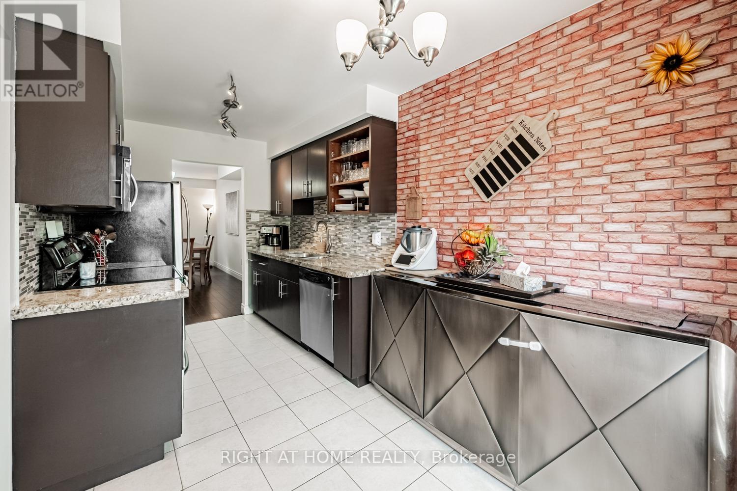 19 - 345 Meadows Boulevard W, Mississauga, Ontario L4Z 1G5 - Photo 8 - W12349605