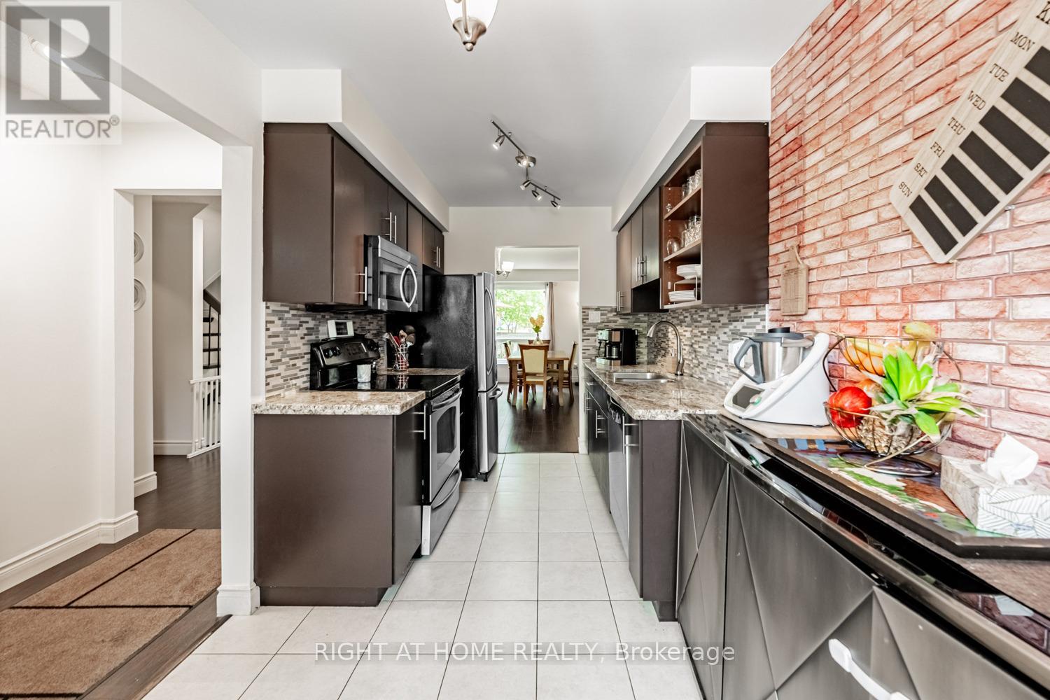 19 - 345 Meadows Boulevard W, Mississauga, Ontario L4Z 1G5 - Photo 9 - W12349605