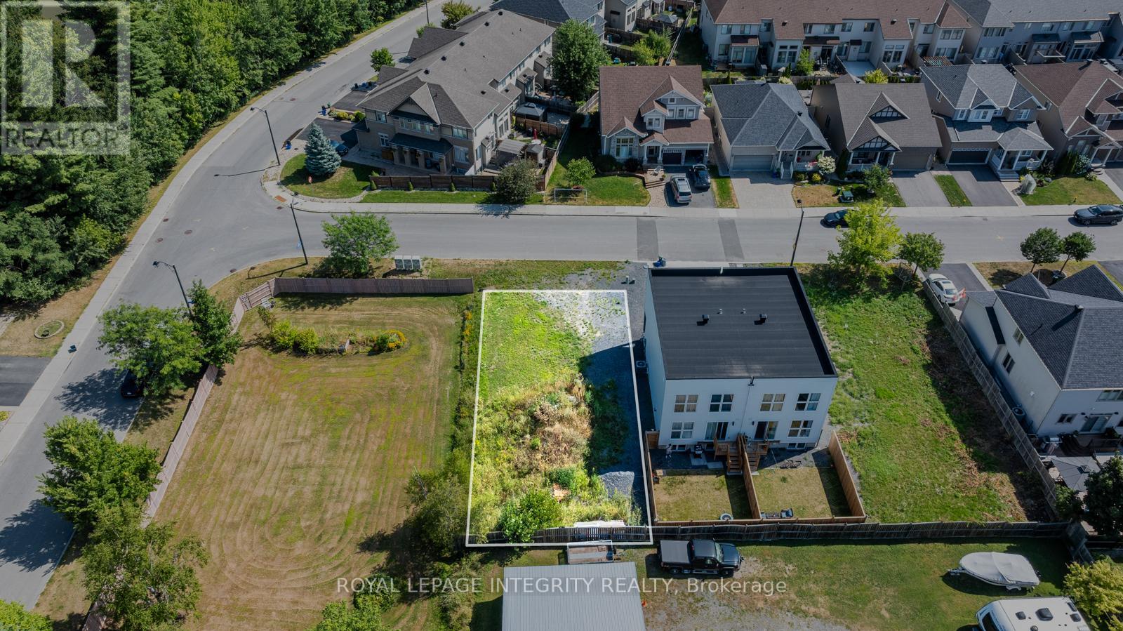 877b Contour Street, Ottawa, Ontario  K1W 1G2 - Photo 2 - X12349656