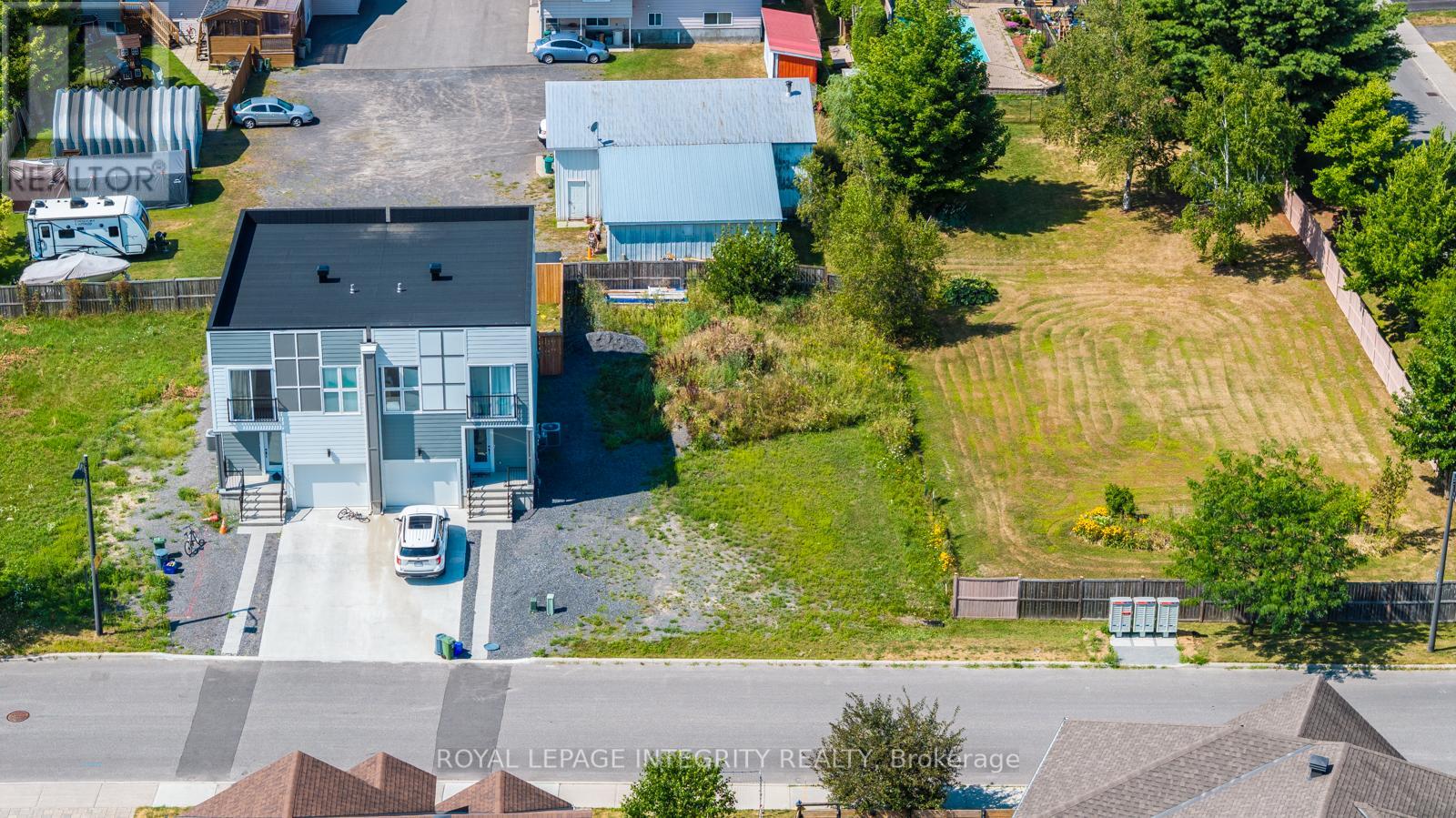 877b Contour Street, Ottawa, Ontario  K1W 1G2 - Photo 8 - X12349656