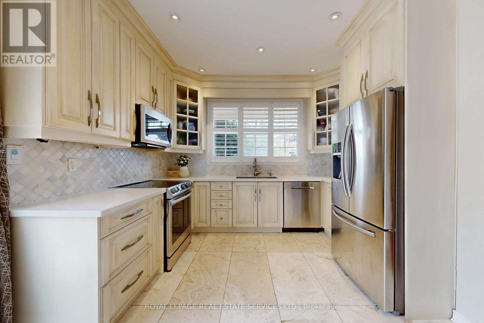 3909 Mayla Drive, Mississauga, Ontario L5M 7Y8 - Photo 15 - W12349616