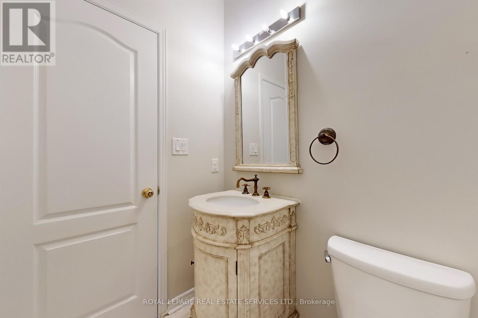 3909 Mayla Drive, Mississauga, Ontario L5M 7Y8 - Photo 19 - W12349616