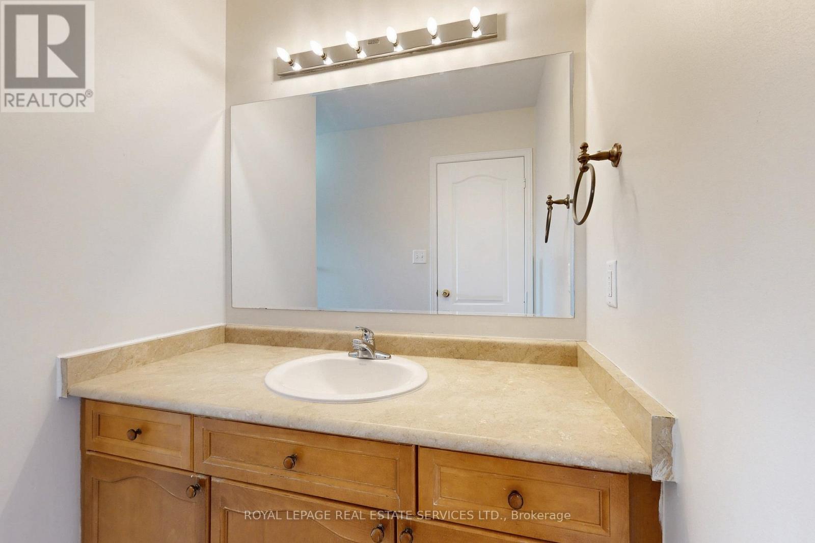 3909 Mayla Drive, Mississauga, Ontario L5M 7Y8 - Photo 33 - W12349616