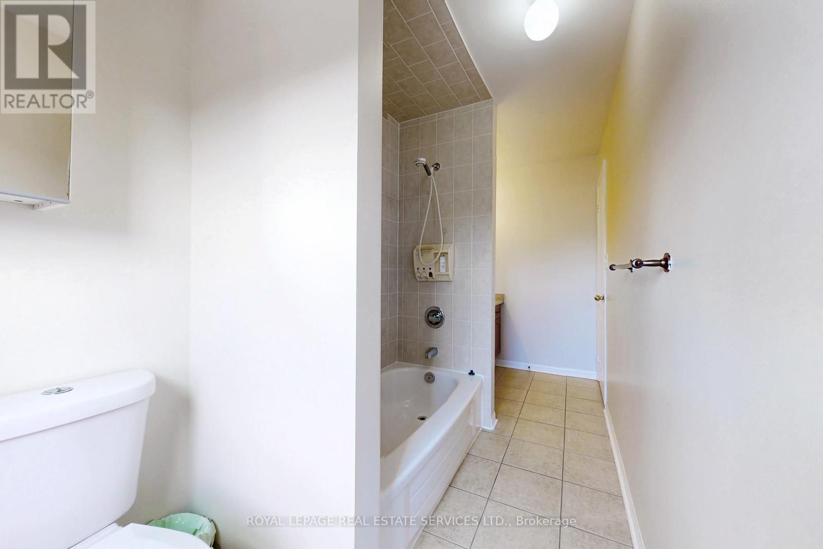 3909 Mayla Drive, Mississauga, Ontario L5M 7Y8 - Photo 35 - W12349616