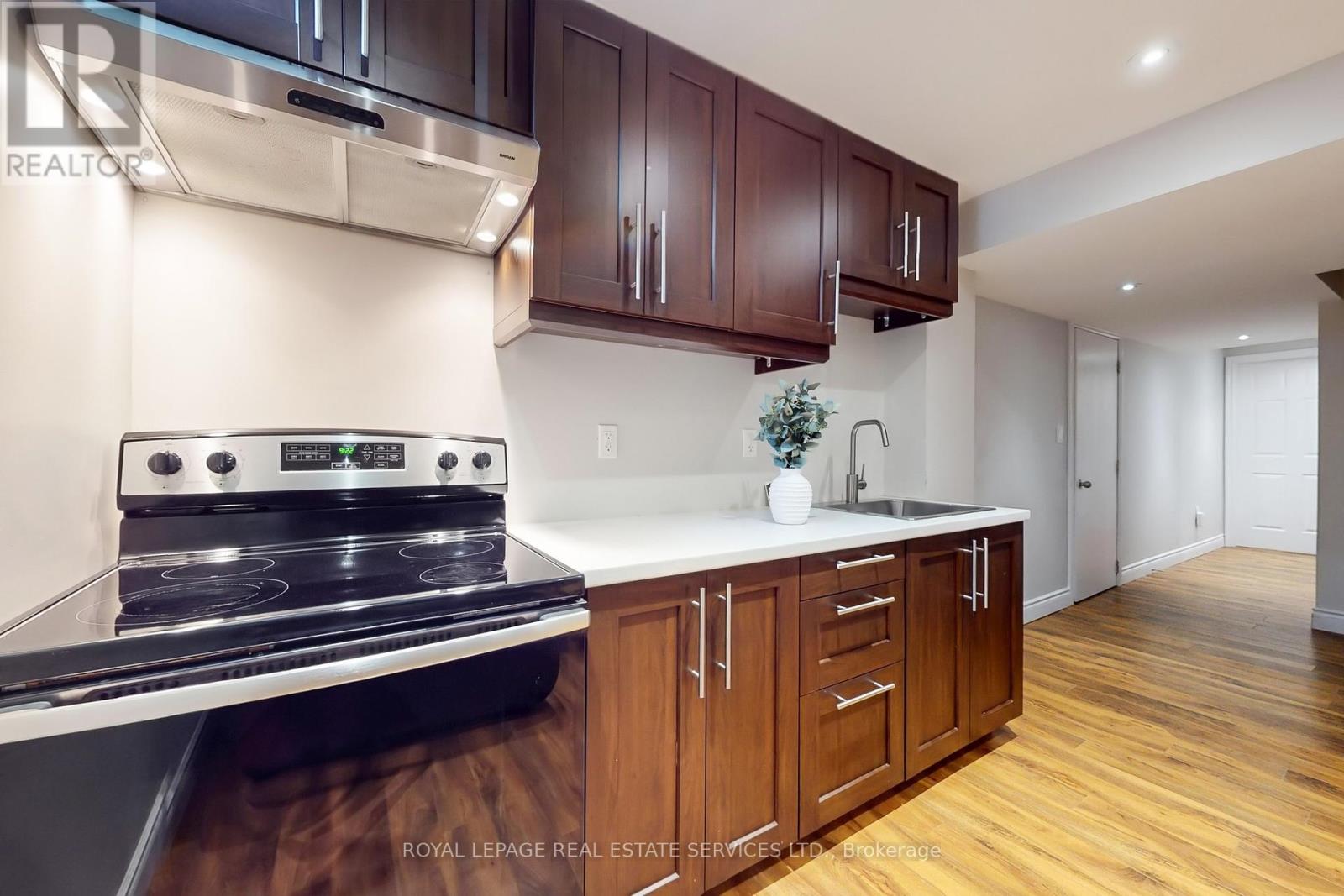 3909 Mayla Drive, Mississauga, Ontario L5M 7Y8 - Photo 41 - W12349616