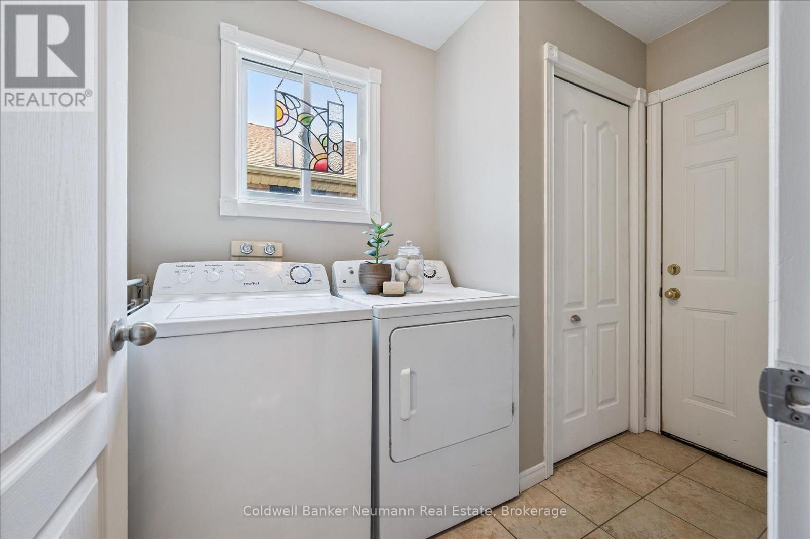 56 Hayward Crescent, Guelph, Ontario N1G 5A3 - Photo 12 - X12349671