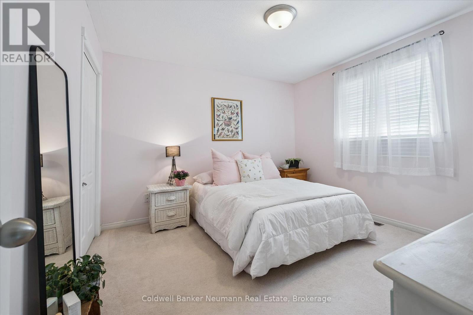 56 Hayward Crescent, Guelph, Ontario N1G 5A3 - Photo 15 - X12349671