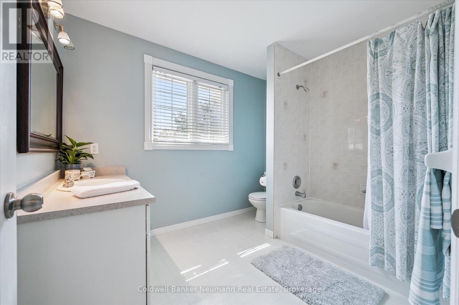 56 Hayward Crescent, Guelph, Ontario N1G 5A3 - Photo 16 - X12349671