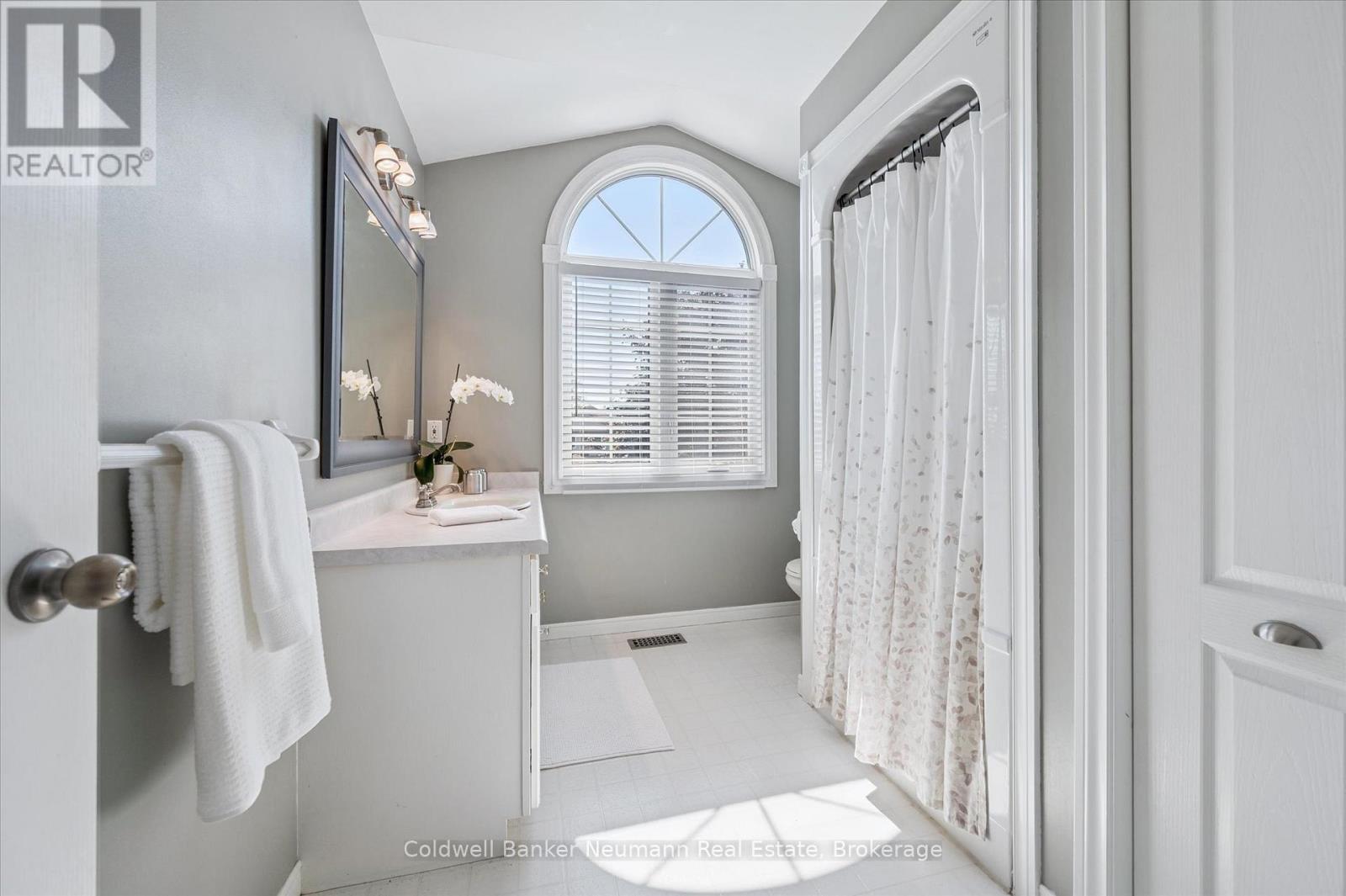 56 Hayward Crescent, Guelph, Ontario N1G 5A3 - Photo 18 - X12349671