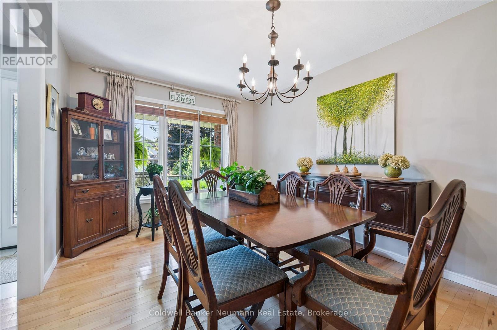 56 Hayward Crescent, Guelph, Ontario N1G 5A3 - Photo 5 - X12349671