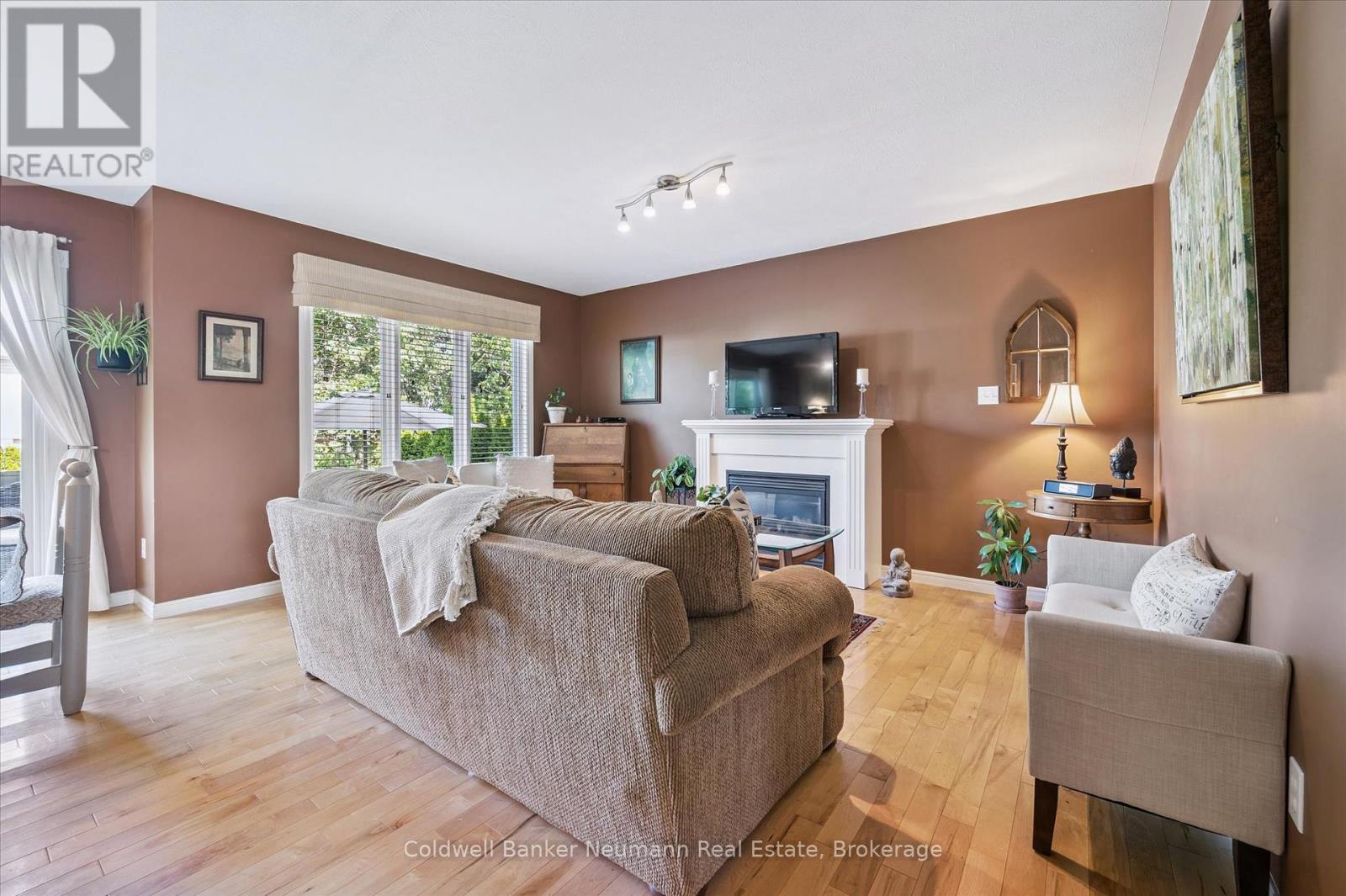 56 Hayward Crescent, Guelph, Ontario N1G 5A3 - Photo 6 - X12349671