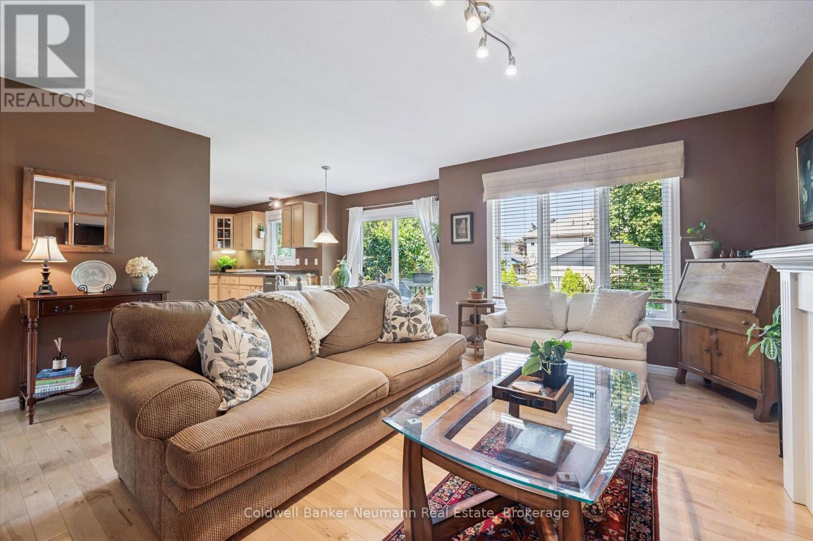 56 Hayward Crescent, Guelph, Ontario N1G 5A3 - Photo 7 - X12349671