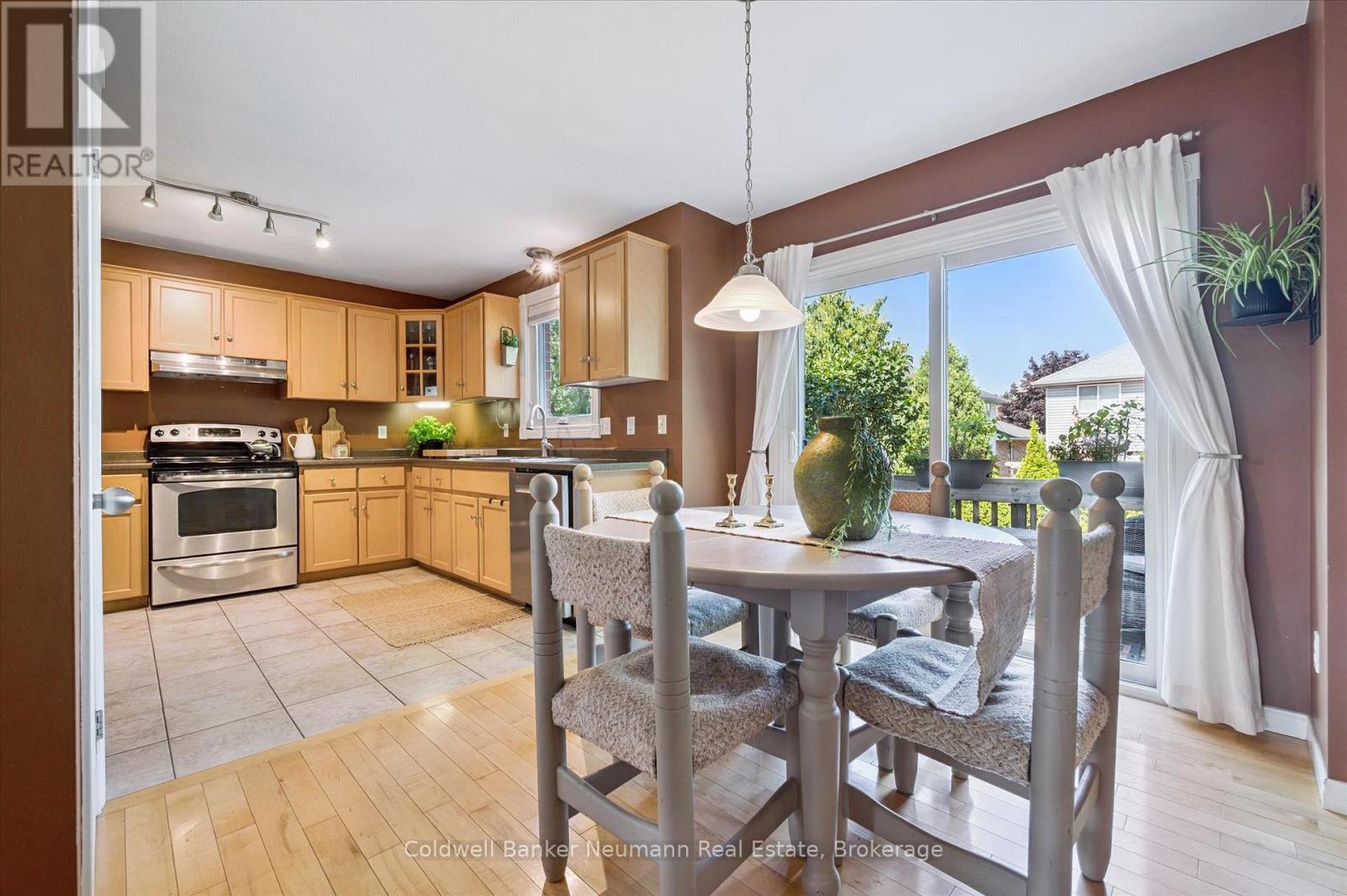 56 Hayward Crescent, Guelph, Ontario N1G 5A3 - Photo 8 - X12349671