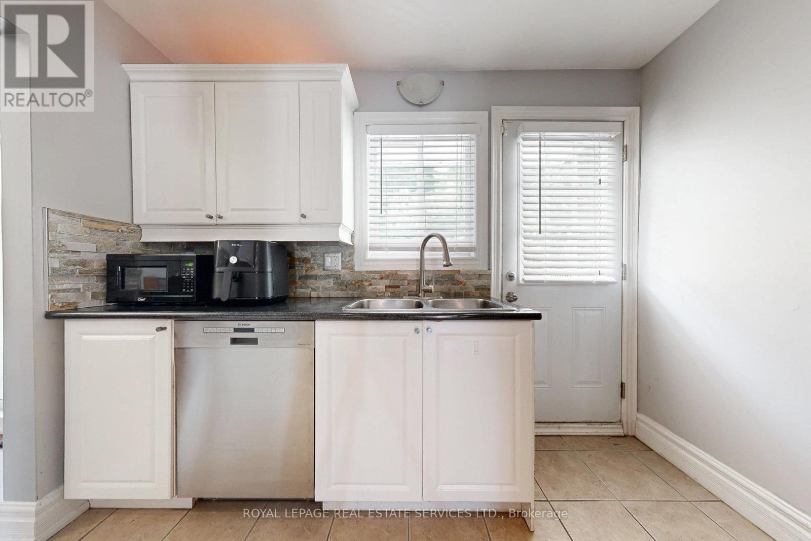163 Connaught Crescent, Caledon, Ontario  L7E 2S8 - Photo 13 - W12349686