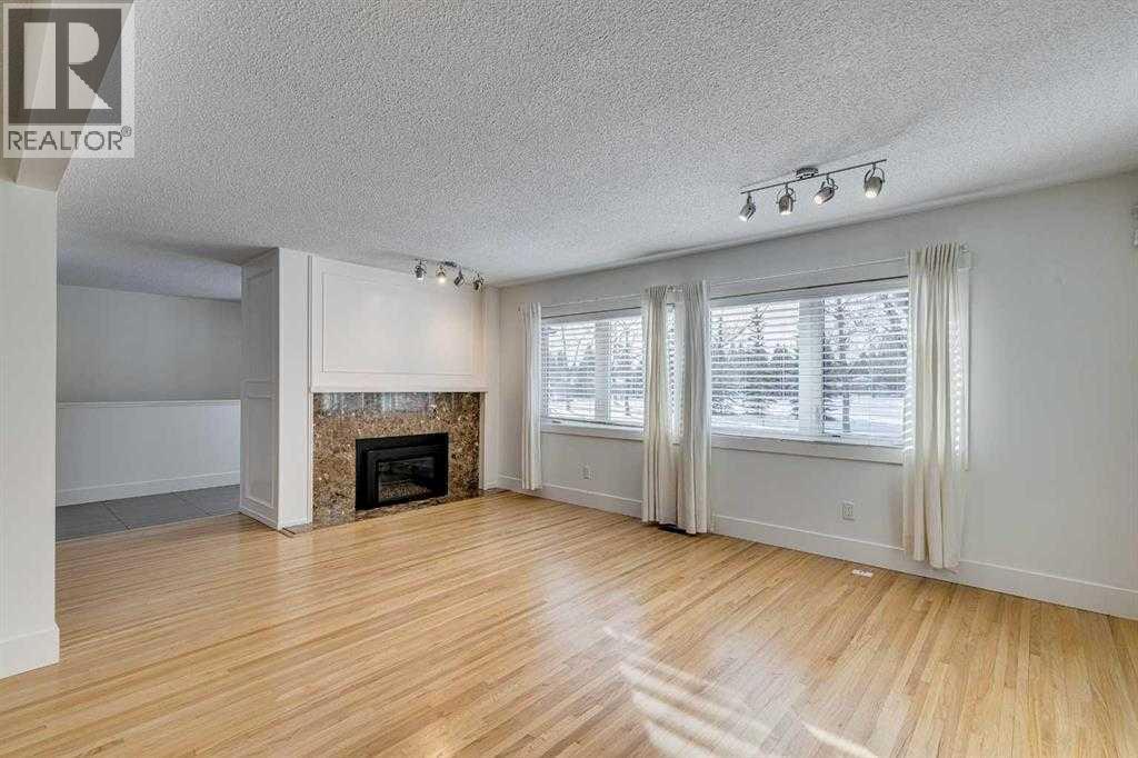 Property at 776 Acadia Drive SE image 5