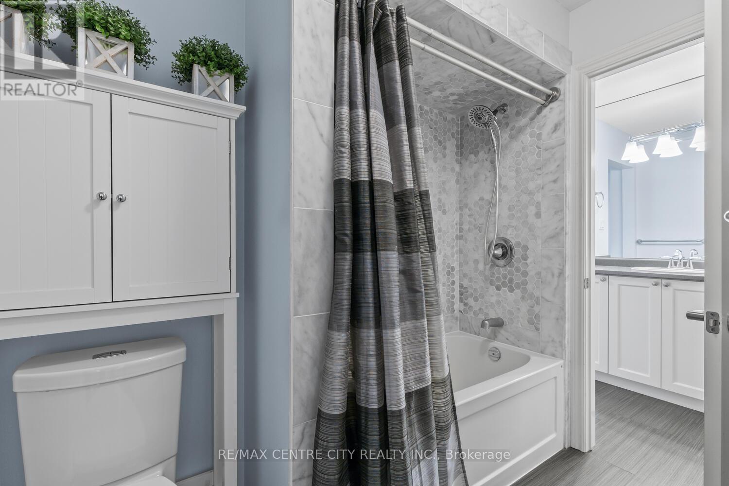 458 Eagletrace Drive, London North, Ontario  N6G 0E7 - Photo 37 - X12349728