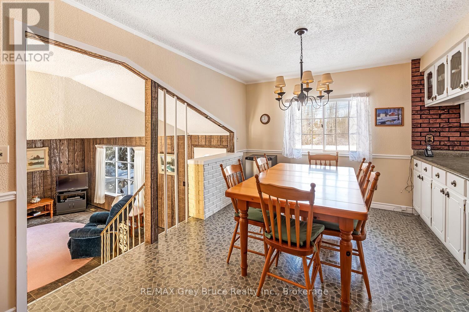 71 William Court, South Bruce Peninsula, Ontario  N0H 2T0 - Photo 11 - X12349710