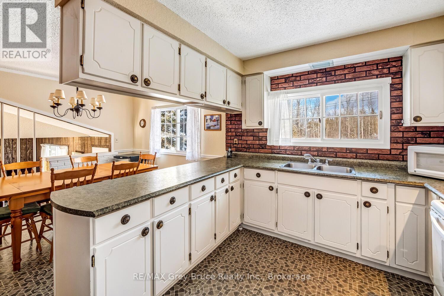 71 William Court, South Bruce Peninsula, Ontario  N0H 2T0 - Photo 13 - X12349710
