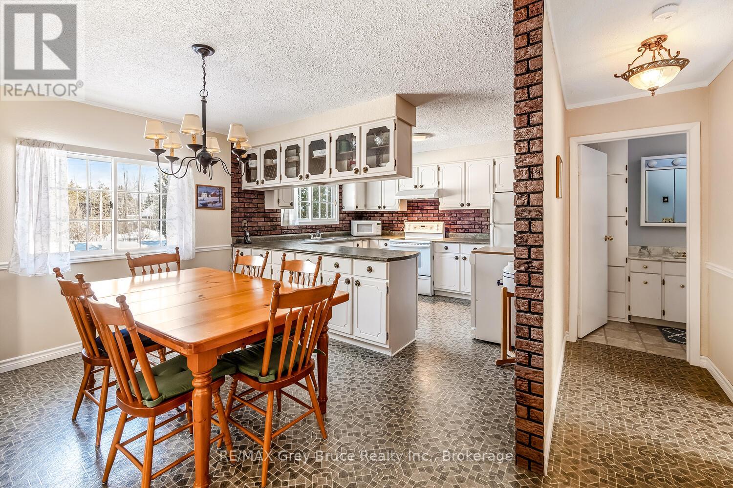 71 William Court, South Bruce Peninsula, Ontario  N0H 2T0 - Photo 15 - X12349710