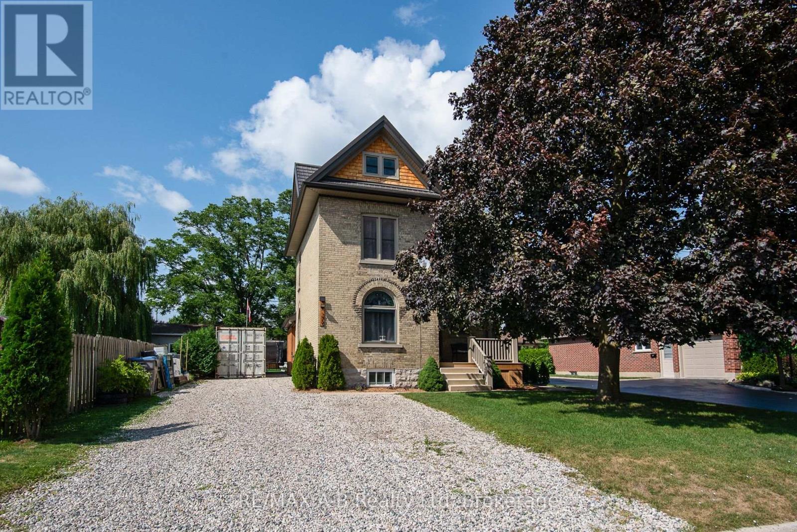 209 Elgin Street W, St. Marys, Ontario  N4X 1A2 - Photo 3 - X12349714