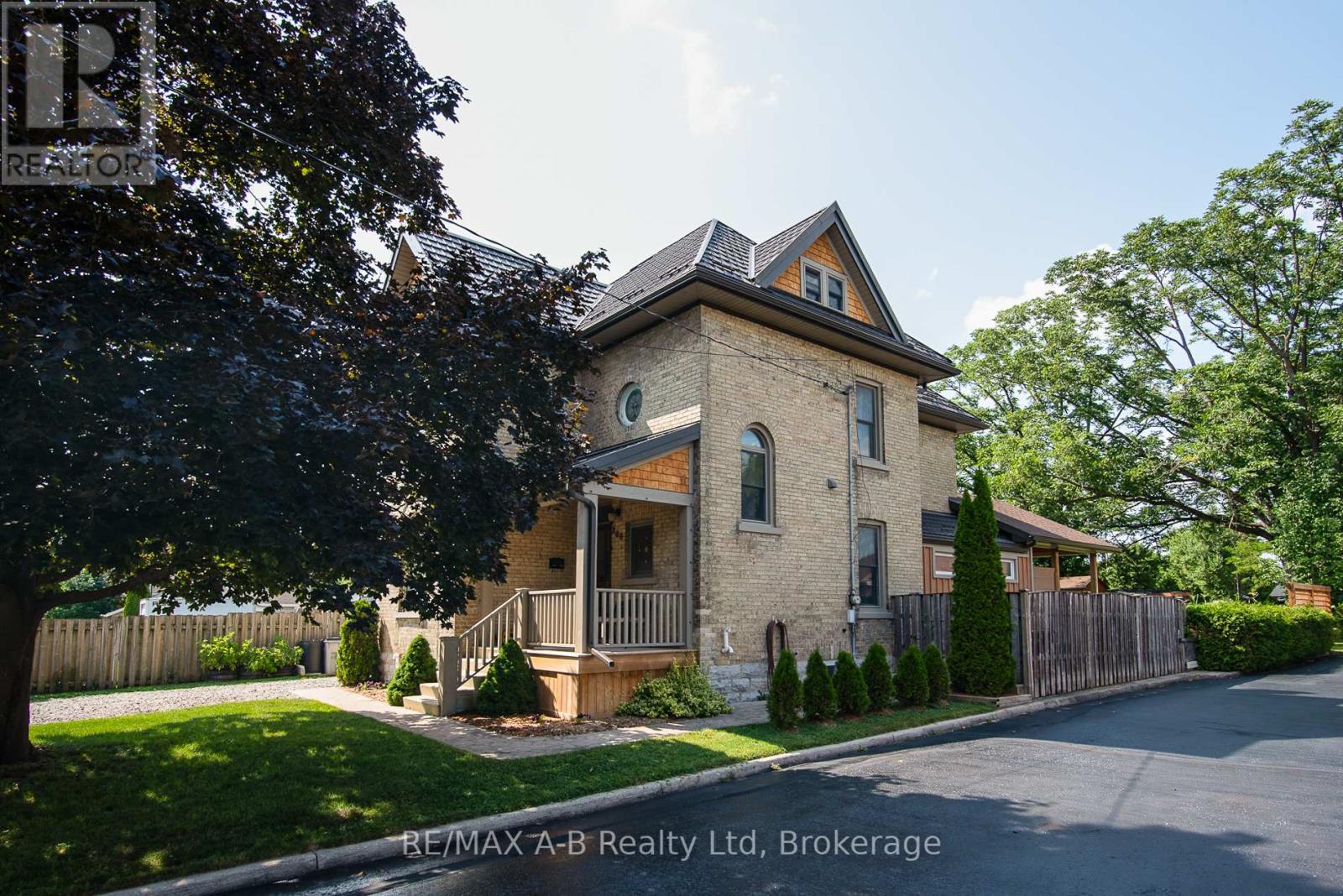209 Elgin Street W, St. Marys, Ontario  N4X 1A2 - Photo 5 - X12349714