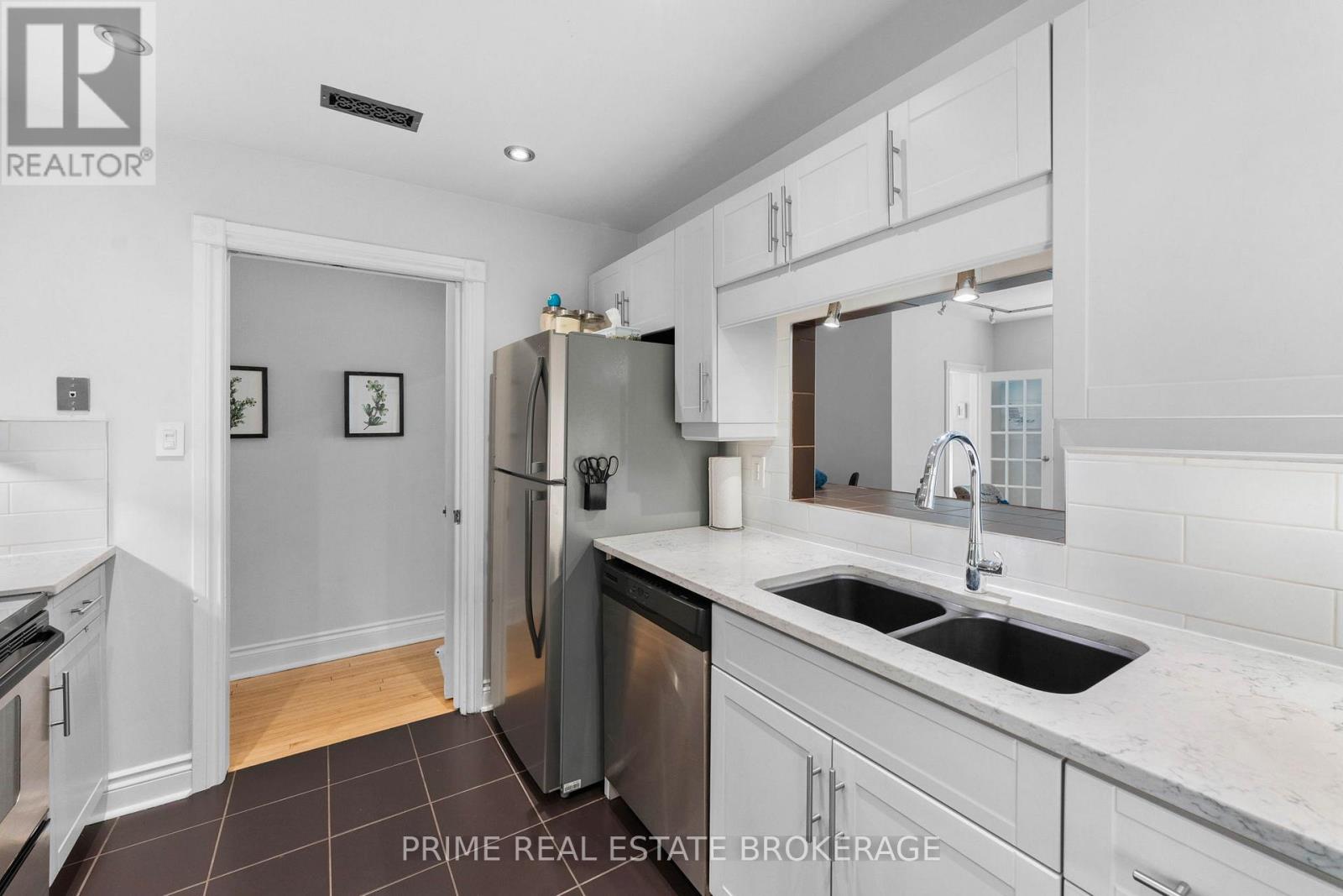 304 - 460 Wellington Street, London East, Ontario  N6A 3P8 - Photo 12 - X12325068