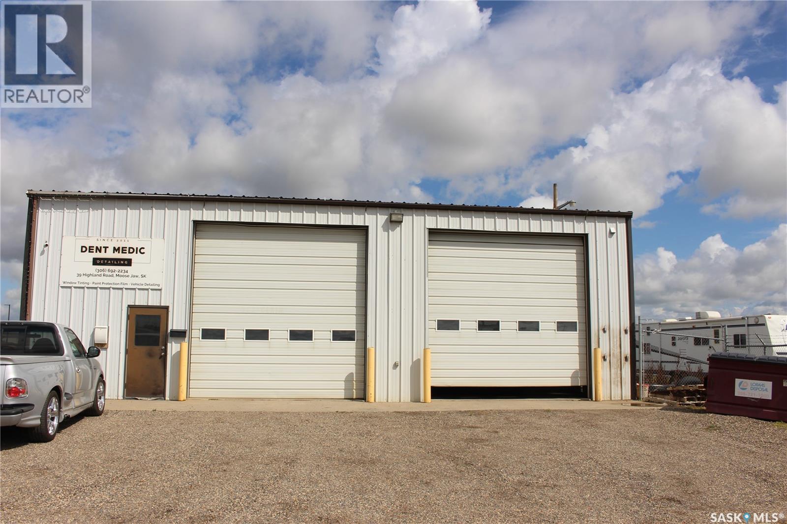 39 Highland Road, Moose Jaw, Saskatchewan  S6J 1M5 - Photo 4 - SK015840