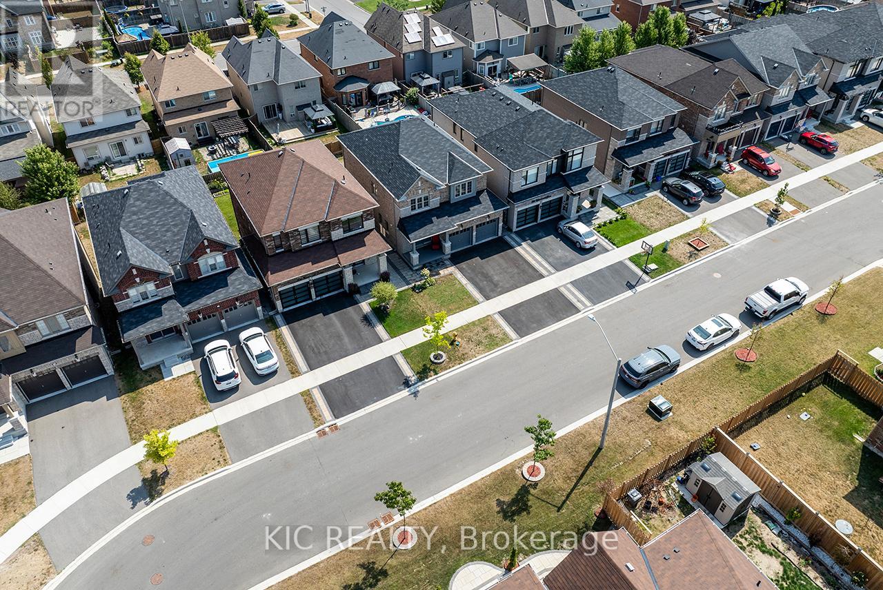 Property at 135 WOOLACOTT LANE image 3